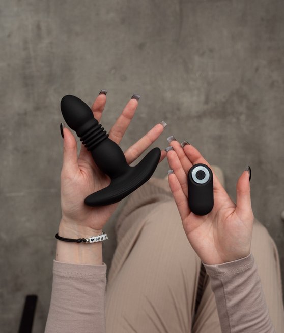 Playboy trust the thrust masażer prostaty pulsujący z pilotem