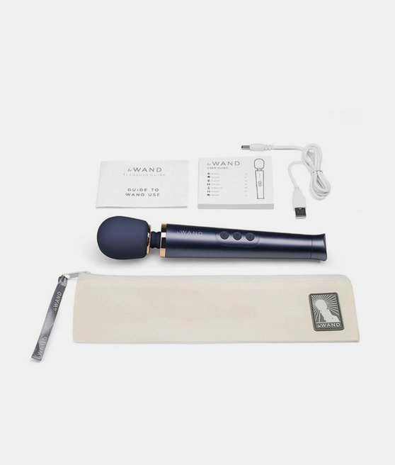 le WAND petite rechargeable vibrating massager navy masażer ciała