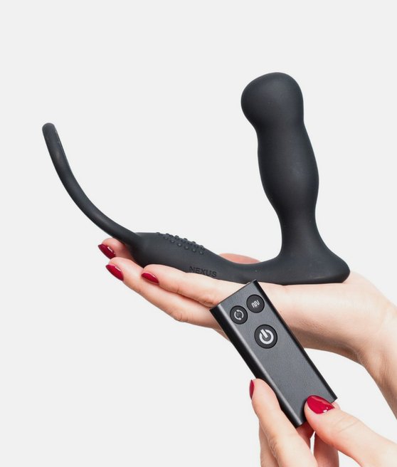 Nexus Revo Embrace wibrujący masażer prostaty z ringiem na penisa