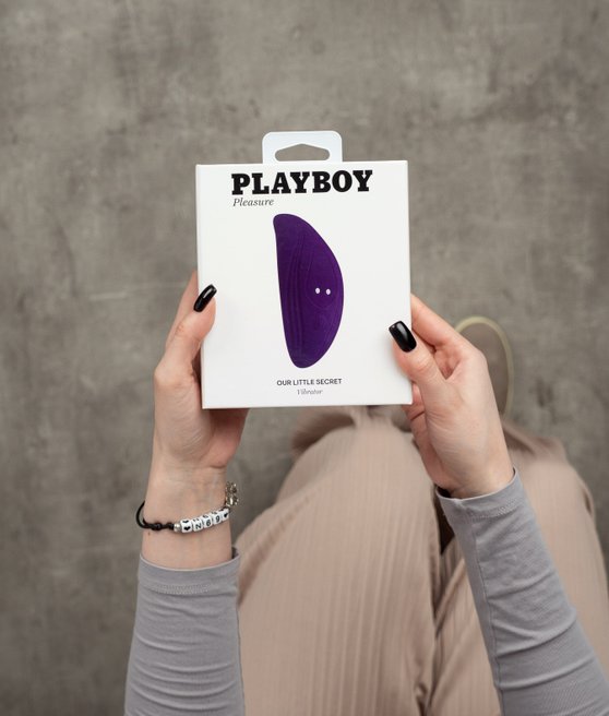 Playboy our little secret mini wibrator do noszenia do bielizny z pilotem