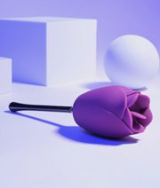 Playboy petal mini wibrator z języczkiem thumbnail