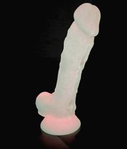 SilexD dildo świecące w ciemności z przyssawką 18 cm długości 4 cm średnica thumbnail
