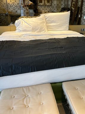 Mr. & Mrs. Narzuta ochronna do masażu 200 × 220 cm czarna