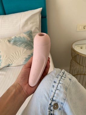 Satisfyer Curvy 2+ bezdotykowy stymulator łechtaczki sterowany aplikacją