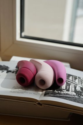 Satisfyer Curvy 3+ bezdotykowy stymulator łechtaczki sterowany aplikacją