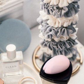 Iroha Sakura masażer w kształcie płatków kwitnącej wiśni