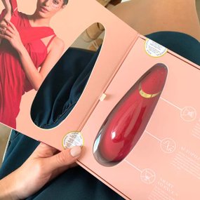 Womanizer Premium Red Gold bezdotykowy masażer łechtaczki