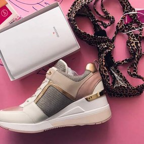Obsessive Selvy komplet bielizny: biustonosz i stringi