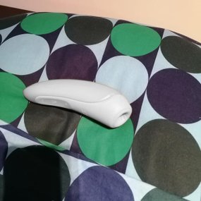 Satisfyer Curvy 2+ bezdotykowy stymulator łechtaczki sterowany aplikacją