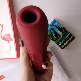 Satisfyer Curvy 1+ bezdotykowy stymulator łechtaczki sterowany aplikacją