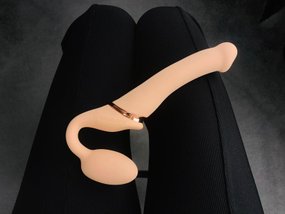 Strap-on-Me wibrujący strap-on na pilota