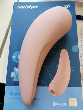 Satisfyer Curvy 2+ bezdotykowy stymulator łechtaczki sterowany aplikacją