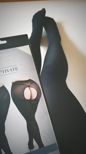 Fifty Shades of Grey Captivate Spanking Tights rajstopy z odsłoniętymi pośladkami 