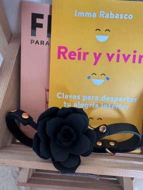 Mr. & Mrs. knebel z aplikacją w kształcie róży