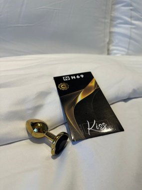 N69 Kiss aluminiowy korek ozdobny z kryształkiem czarny S