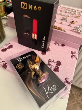 N69 Kiss aluminiowy korek ozdobny z kryształkiem różowy S