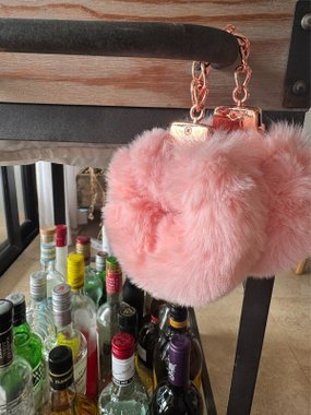 Mr. & Mrs. Pluszowe kajdanki z kluczykami pudrowe