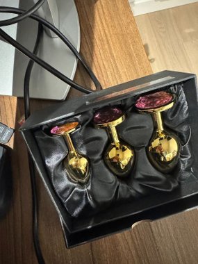 N69 zestaw aluminiowych korków ozdobnych z kryształkiem