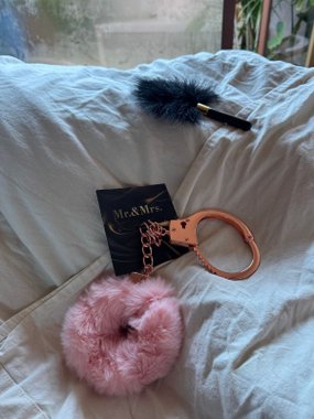 Mr. & Mrs. Piórko z metalową rączką