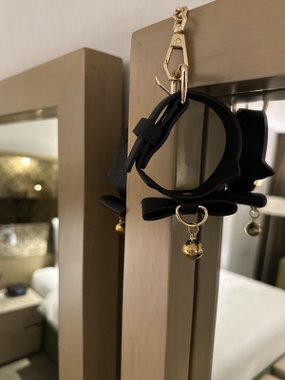 Mr. & Mrs. ozdobne kajdanki z kokardkami czarne