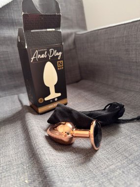 N69 korek aluminiowy rose gold S czarny kryształek