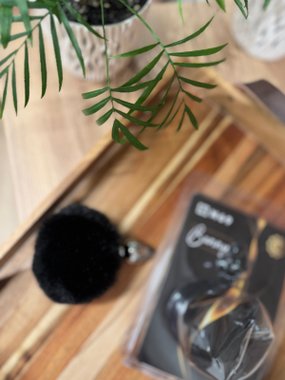 N69 Bunny aluminiowy ozdobny z puszystym ogonkiem czarny