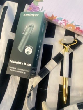 Satisfyer Naughty Kiss