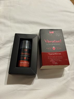 INTT Vibration Strawberry 15 ml żel stymulujący dla par