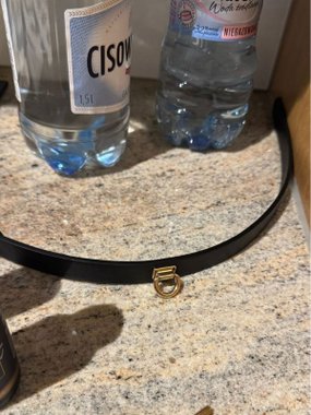 Mr. & Mrs. choker czarny z zawieszką i złotymi detalami