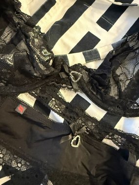 Obsessive Heartina komplet bielizny: biustonosz, stringi i pas do pończoch