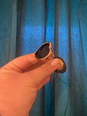 N69 Kiss aluminiowy korek ozdobny z kryształkiem czarny M