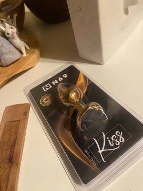 N69 Kiss aluminiowy korek ozdobny z kryształkiem czarny M