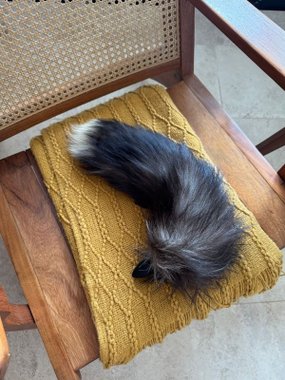 Mr. & Mrs. Sztuczny ogon szary