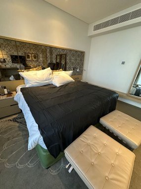 Mr. & Mrs. Narzuta ochronna do masażu 200 × 220 cm czarna