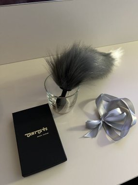 Mr. & Mrs. Sztuczny ogon szary