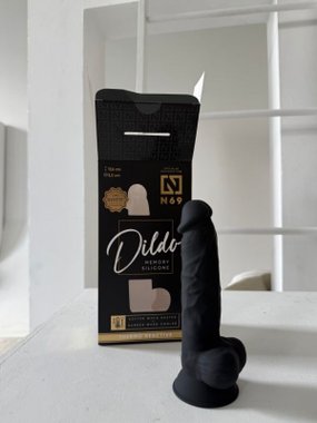 N69 czarne dildo 17,6 cm długości 3,5 cm