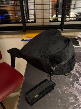 Mr. & Mrs. Poduszka pozycjonująca serce czarna