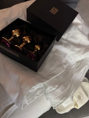 N69 zestaw aluminiowych korków ozdobnych z kryształkiem