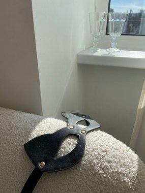 Mr. & Mrs. maska kotka czarna z różowym złotem