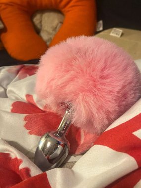 N69 Bunny aluminiowy ozdobny z puszystym ogonkiem różowy