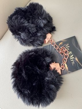 Mr. & Mrs. Pluszowe futerko kajdanki z kluczykami