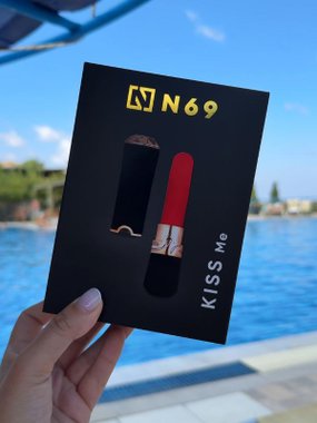 N69 KISS Me szminka