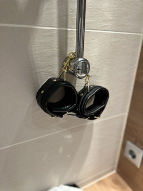 Mr. & Mrs. Regulowane kajdanki na kostki czarne