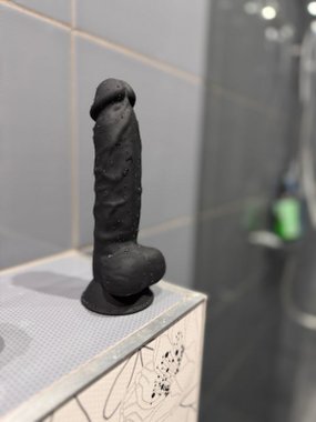 N69 czarne dildo 17,6 cm długości 3,5 cm