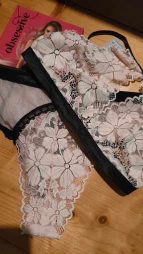 Obsessive Lilines komplet biustonosz i stringi