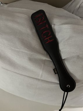 Mr. & Mrs. Akcesorium z napisem BITCH