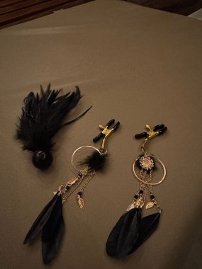 Mr. & Mrs. Ozdobne nasutniki z piórami czarno-złote