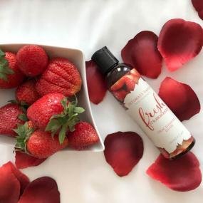 Intimate Earth Oral pleasure fresh strawberries organiczny lubrykant na bazie wody