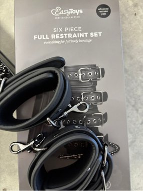 Fetish set: obroża, kajdanki na nadgarstki i kajdanki na kostki