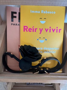 Mr. & Mrs. knebel z aplikacją w kształcie róży